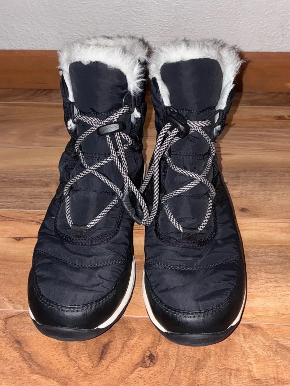 Sorel Whitney II Short Lace Waterproof Boot Black - size kids 6, fit womens 7.5